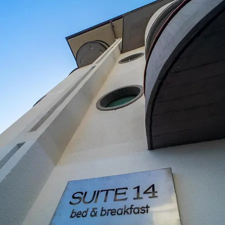 14 Bed & Breakfast *