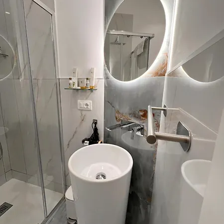 14 Bed & Breakfast *